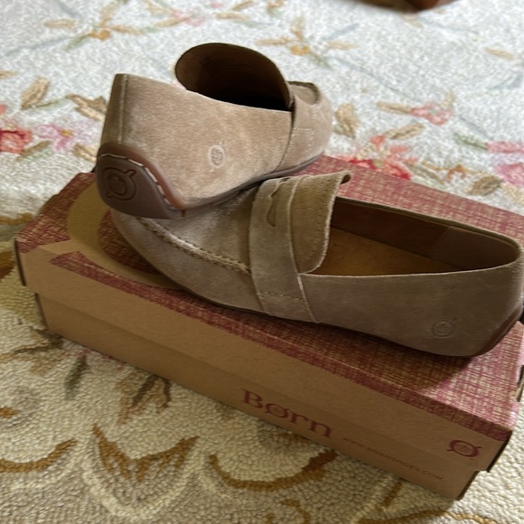 Born Suede Melinda Taupe Loafers NIB, never worn. Size 37, 6.5 - Picture 5 of 9